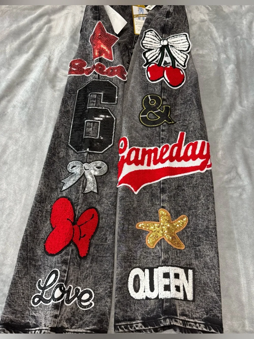 NET Celebrity Ace  Black Washed Wide-Leg Jeans with Embroidered Patches 90 style